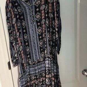 Holding horse size M dress